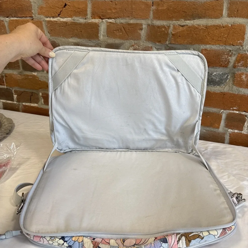 VERA BRADLEY LAPTOP WORK STATION CROSSBODY ALOHA BLOOMS‎
